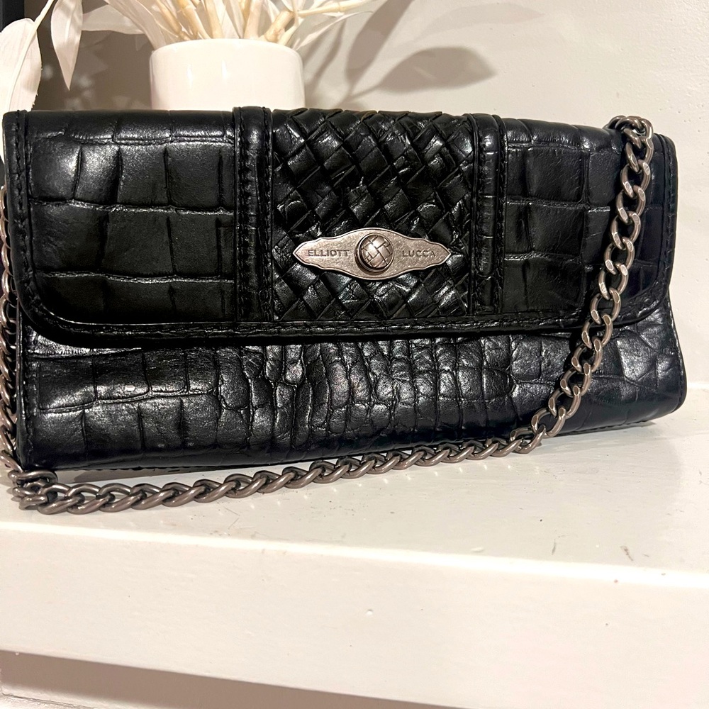 Elliott Lucca 100% Leather Shoulder Bag 👜